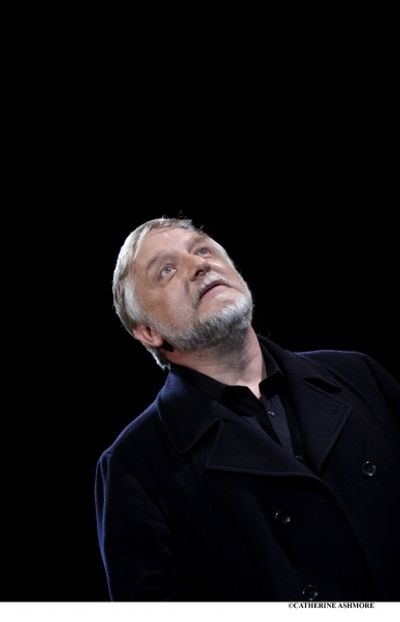 SIMON RUSSELL BEALE giving a speech as Hamlet (which he performed at the NT in 2000) Photo