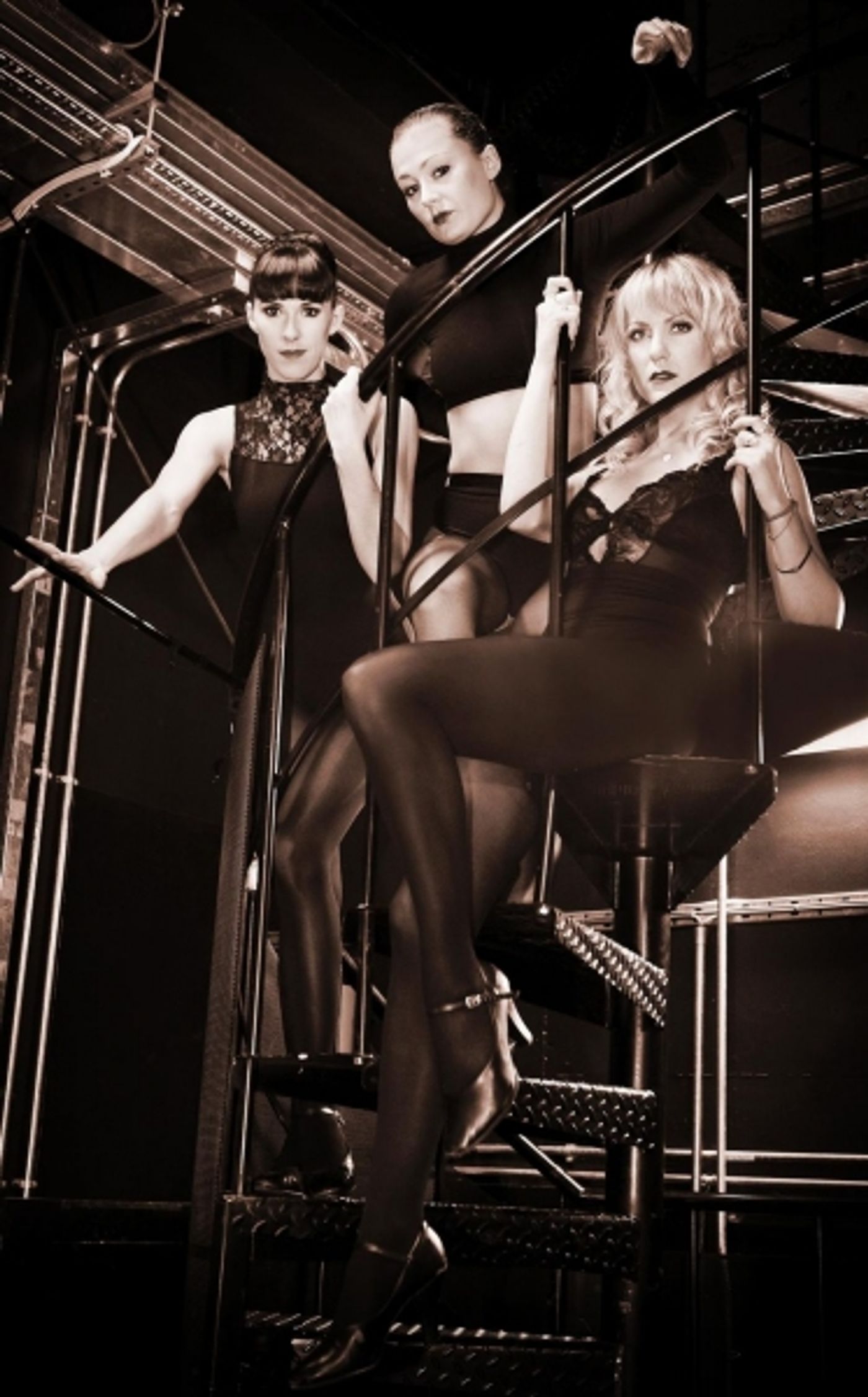 Photo Flash: First Promo Shots for Curve's CHICAGO; Performances to Begin 29 Nov Image