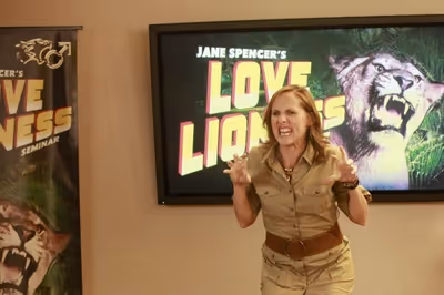 SUPER FUN NIGHT - ''The Love Lioness'' - Kimmie and the gang decide to attend a semin Photo