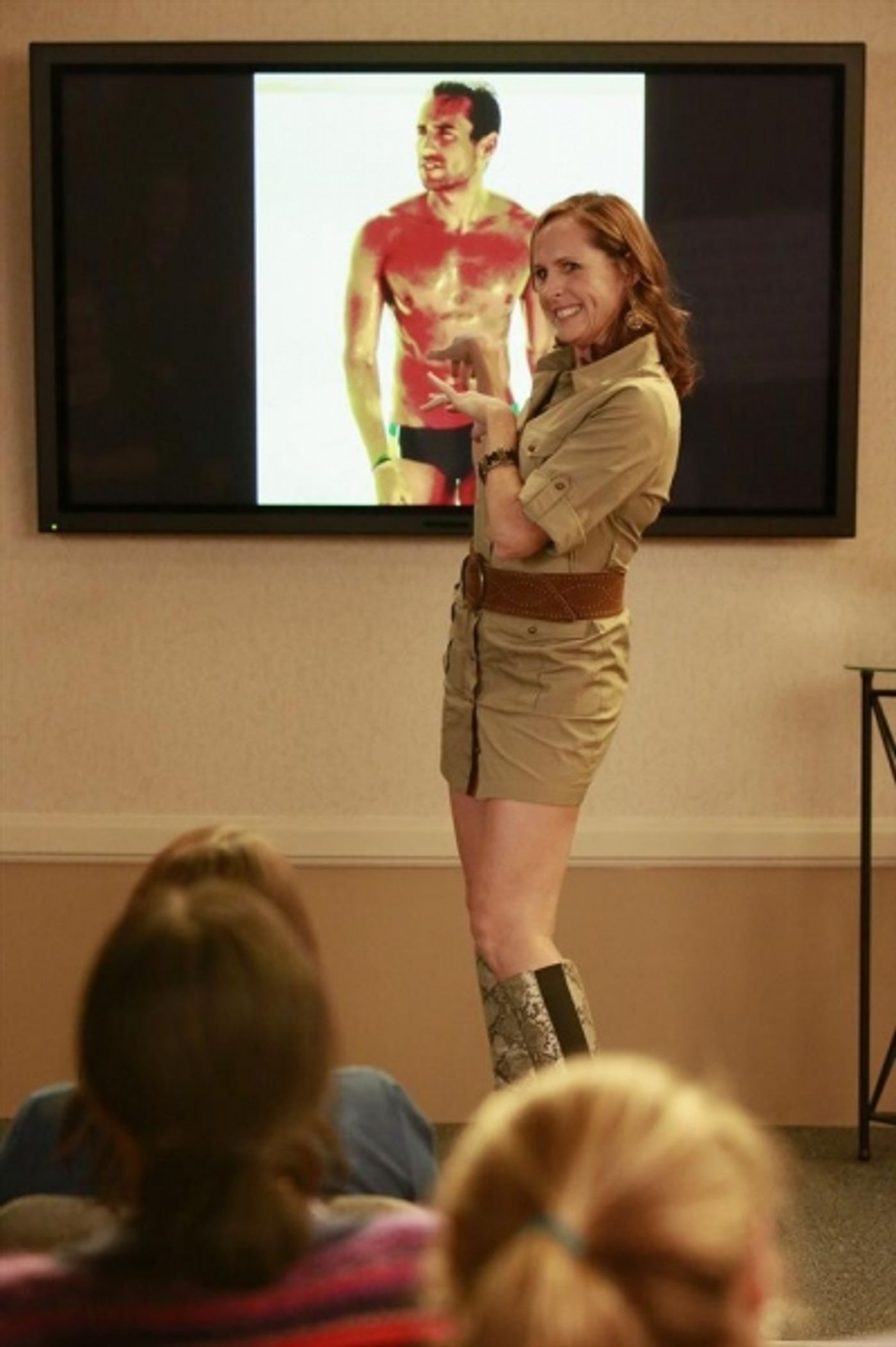 Photo Flash: First Look - Molly Shannon Guest Stars on ABC's SUPER FUN NIGHT with Rebel Wilson  Image