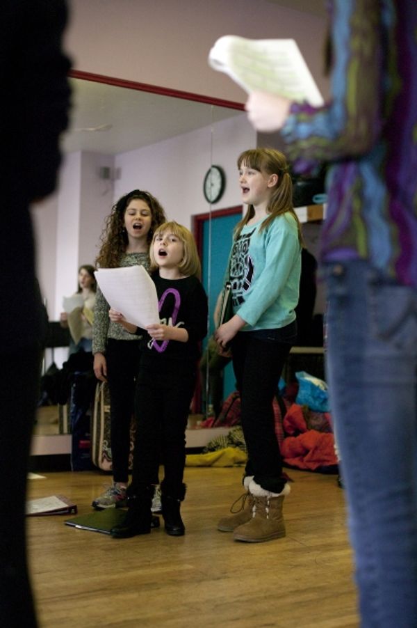 Skye Alyssa Friedman (Annie), Brooklyn Shuck (Annie), and Emma Howard (Matilda) Photo