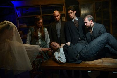 Megan Kohl, Amanda Drinkall, Michael Tipeli (lying down), Kyle Gibson, John Taflan, a Photo