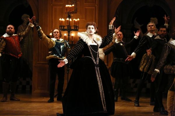 Mark Rylance and Samuel Barnett with the cast  Photo