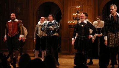 Mark Rylance and the cast  Photo