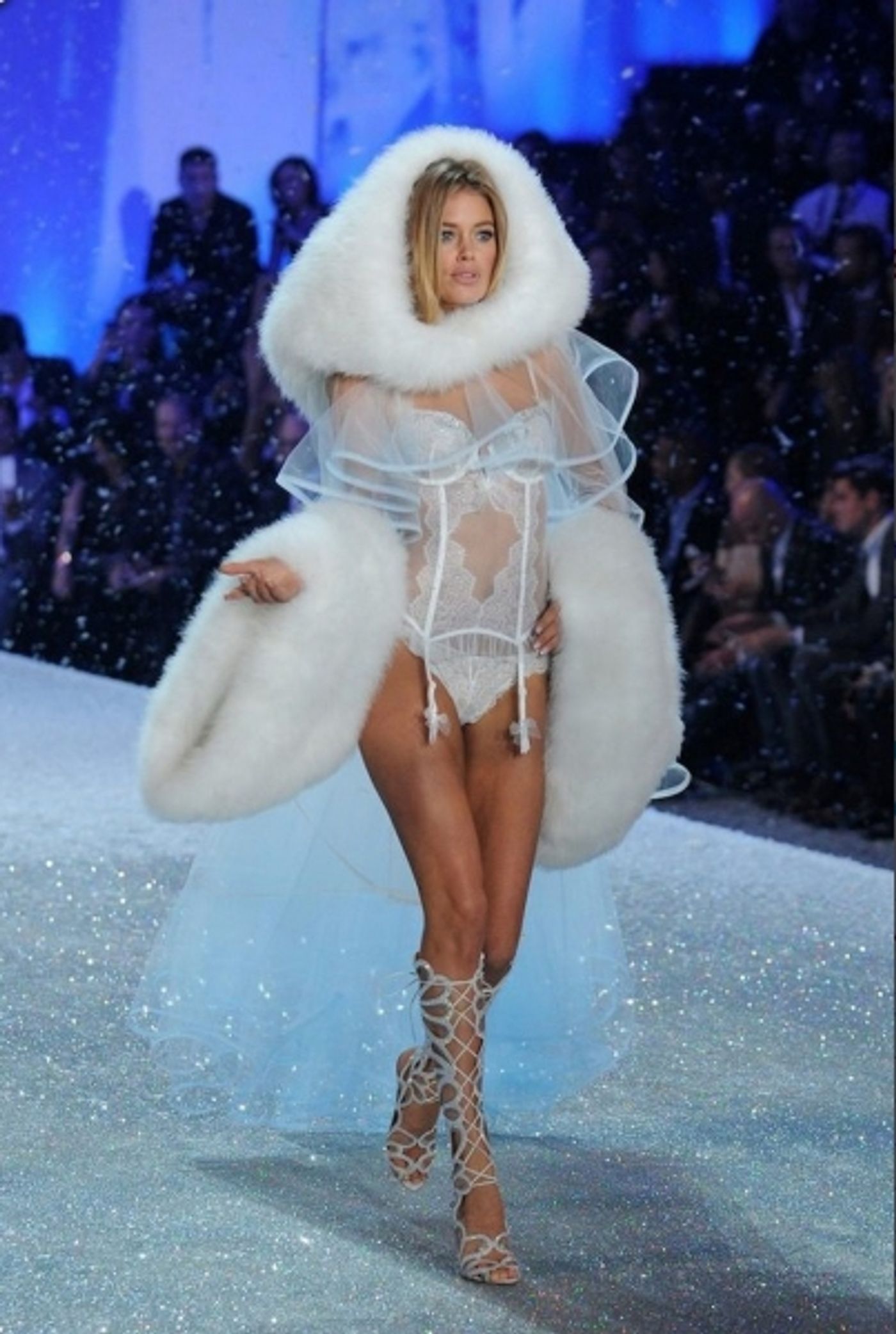 Photo Coverage: Victoria's Secret Runway Show Image