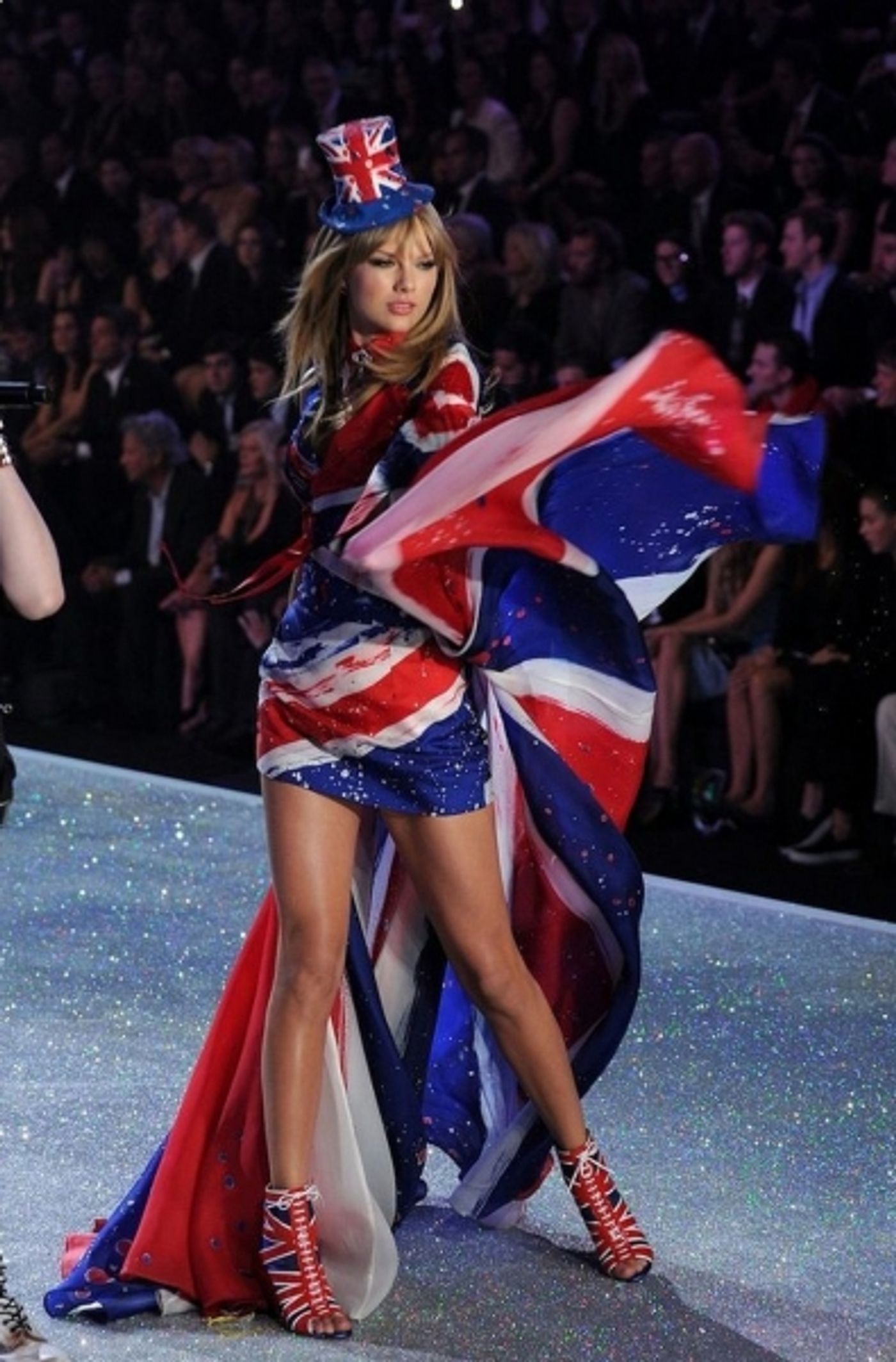Photo Coverage: Victoria's Secret Runway Show Image