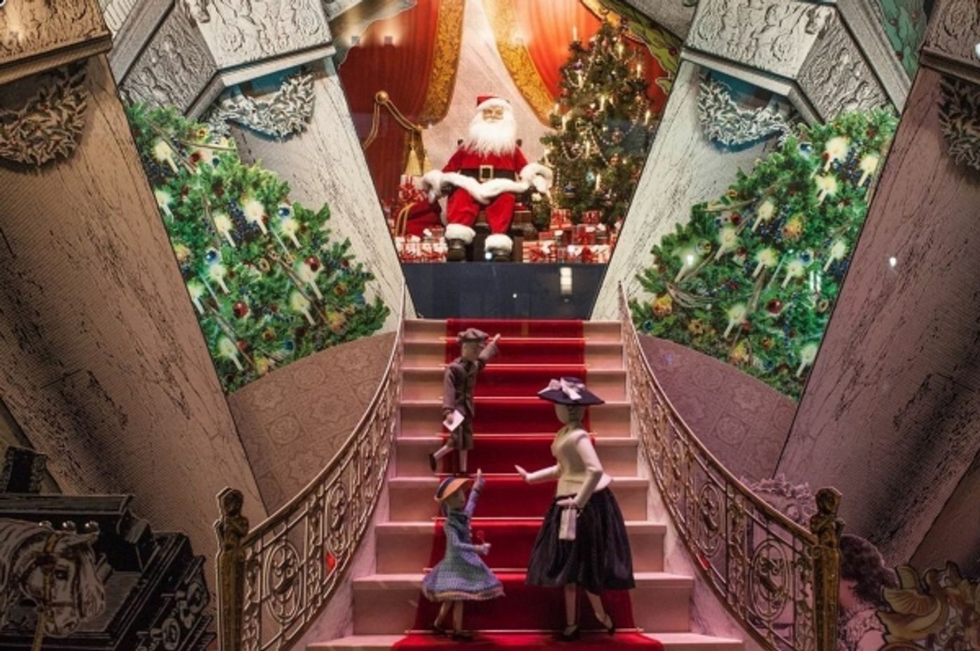 Photo Coverage: Lord & Taylor's Vintage Holiday Windows Image
