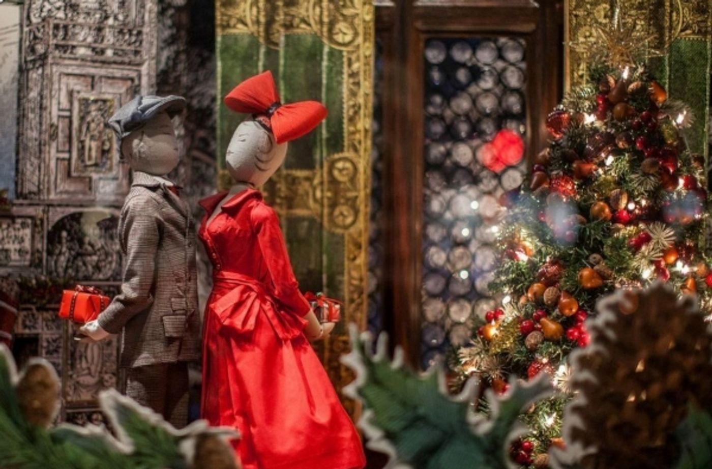 Photo Coverage: Lord & Taylor's Vintage Holiday Windows Image