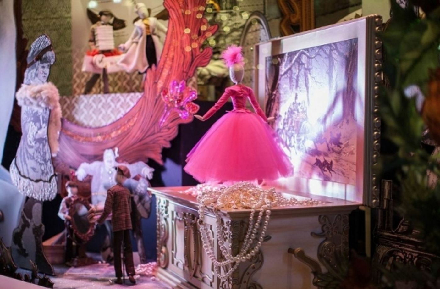 Photo Coverage: Lord & Taylor's Vintage Holiday Windows Image