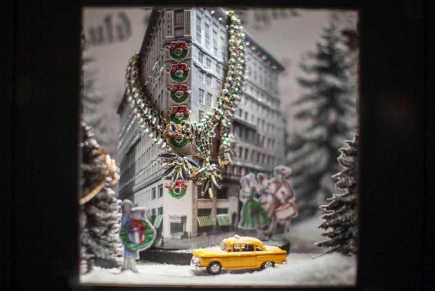 Photo Coverage: Lord & Taylor's Vintage Holiday Windows Image