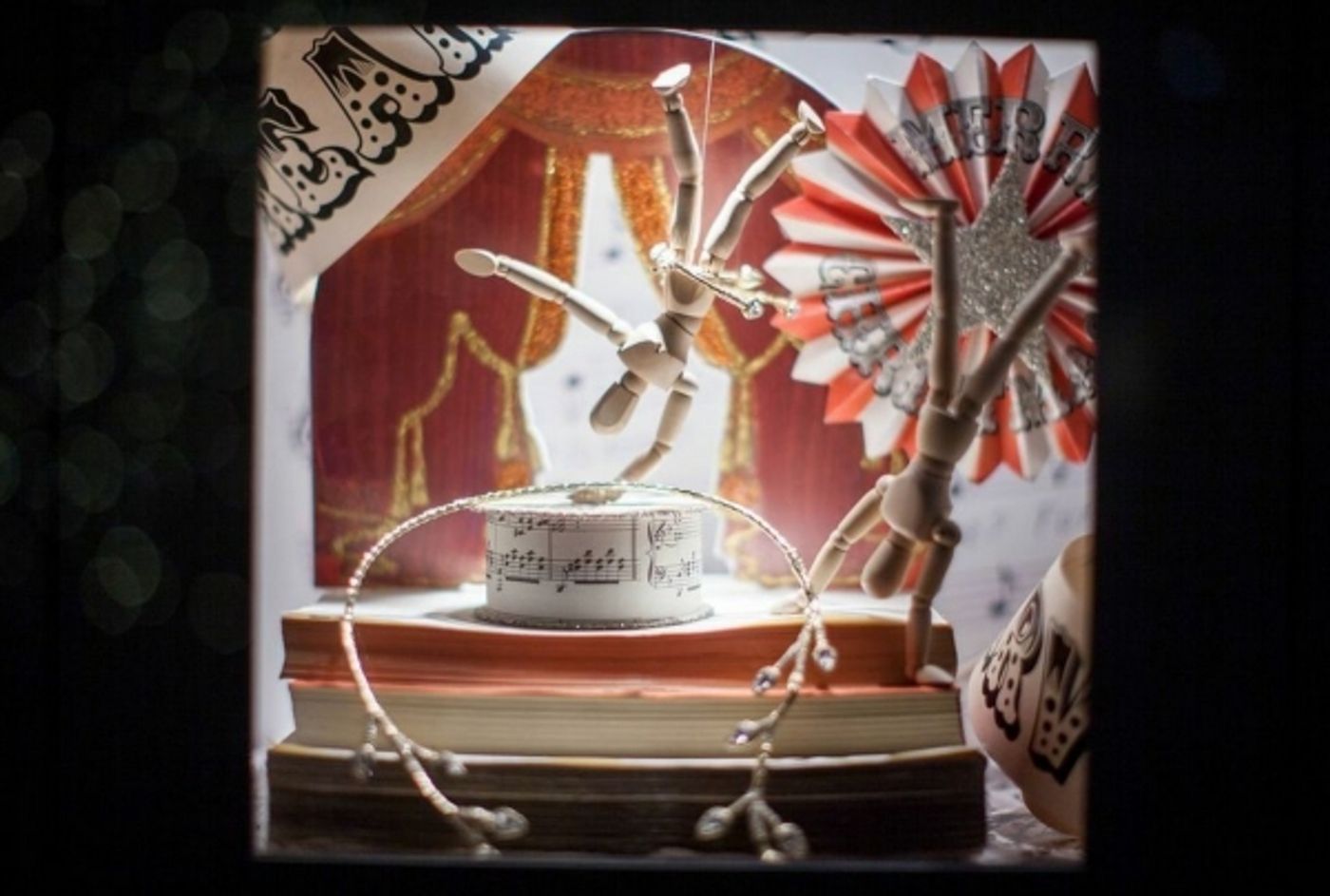 Photo Coverage: Lord & Taylor's Vintage Holiday Windows Image