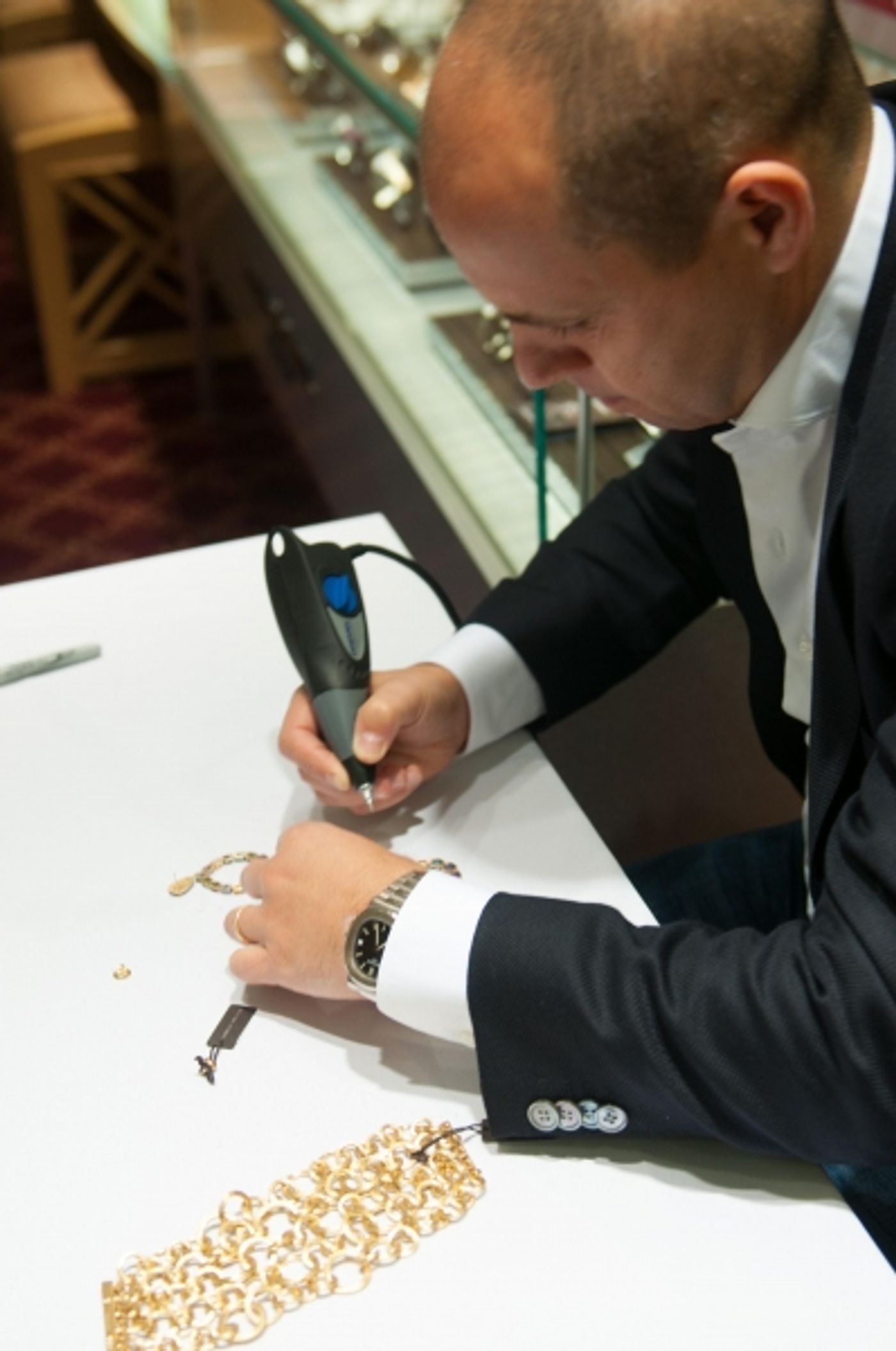 Photo Flash: Designer Marco Bicego visits James Free Jewelers, Cincinnati Image
