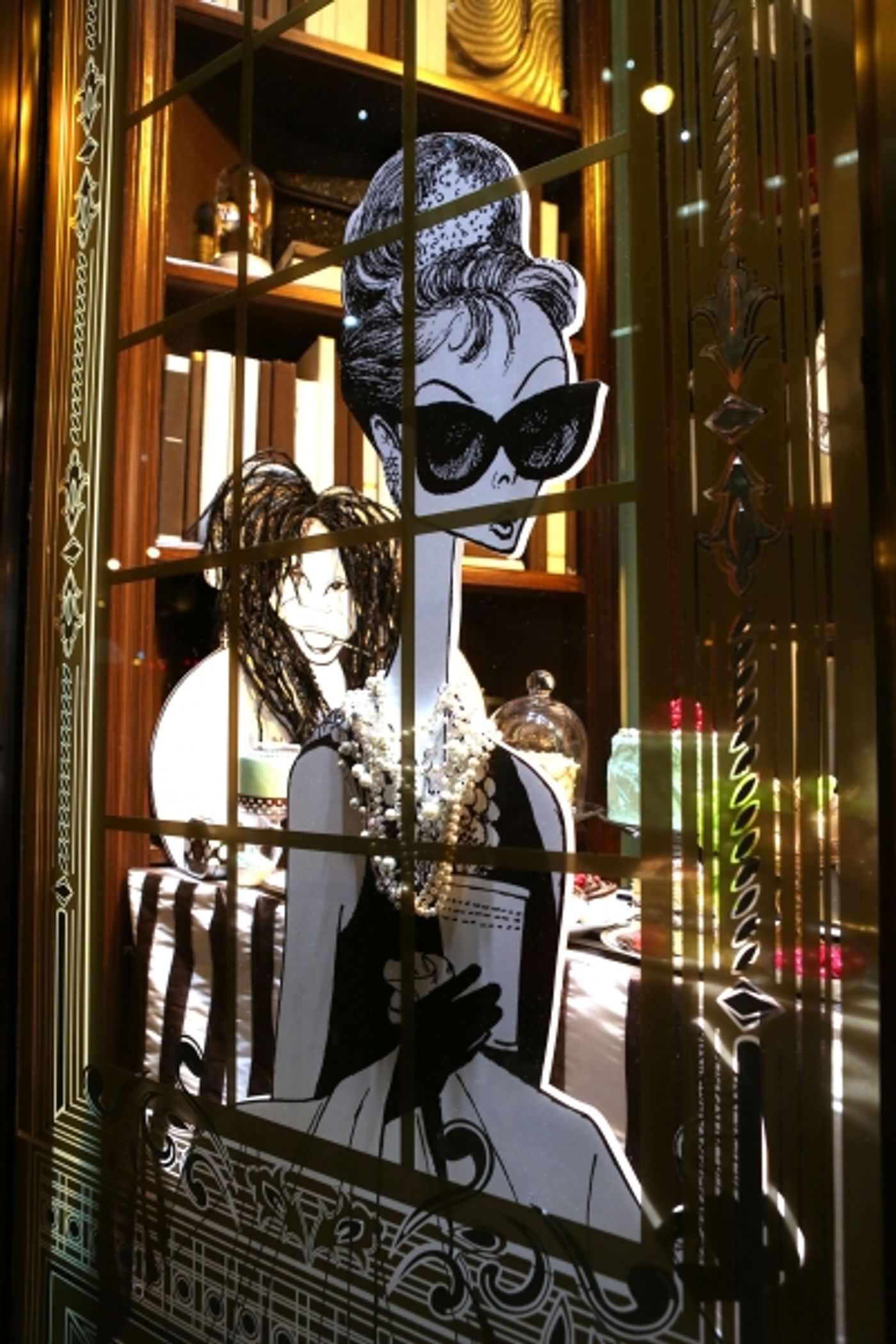 Photo Coverage: Henri Bendel Unveils HIRSCHFELD SPECTACULAR Window Exhibit  Image