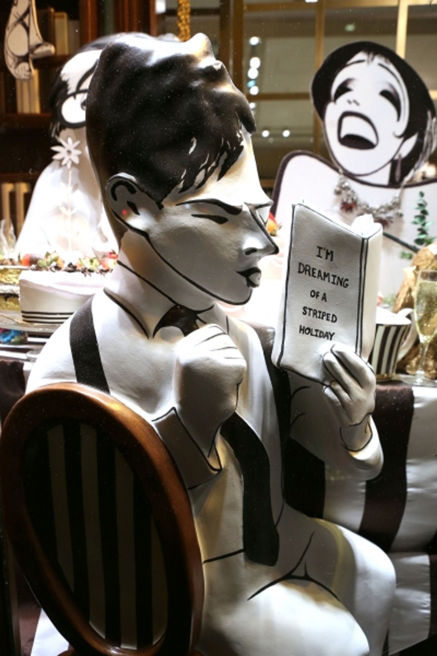 Photo Coverage: Henri Bendel Unveils HIRSCHFELD SPECTACULAR Window Exhibit  Image
