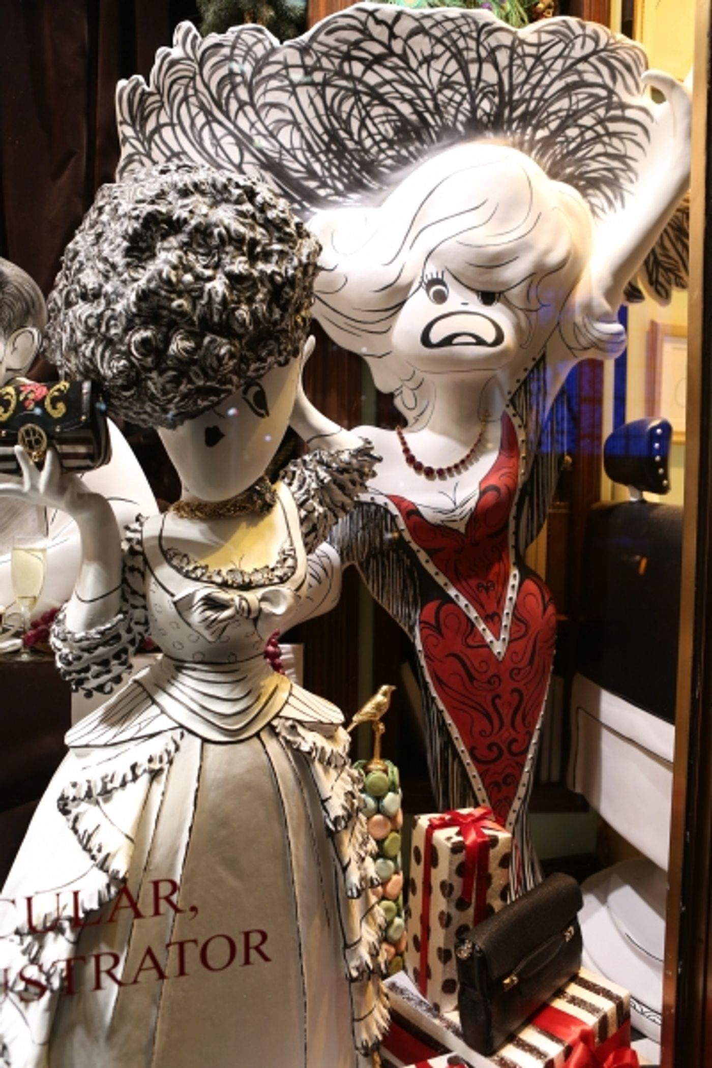Photo Coverage: Henri Bendel Unveils HIRSCHFELD SPECTACULAR Window Exhibit  Image