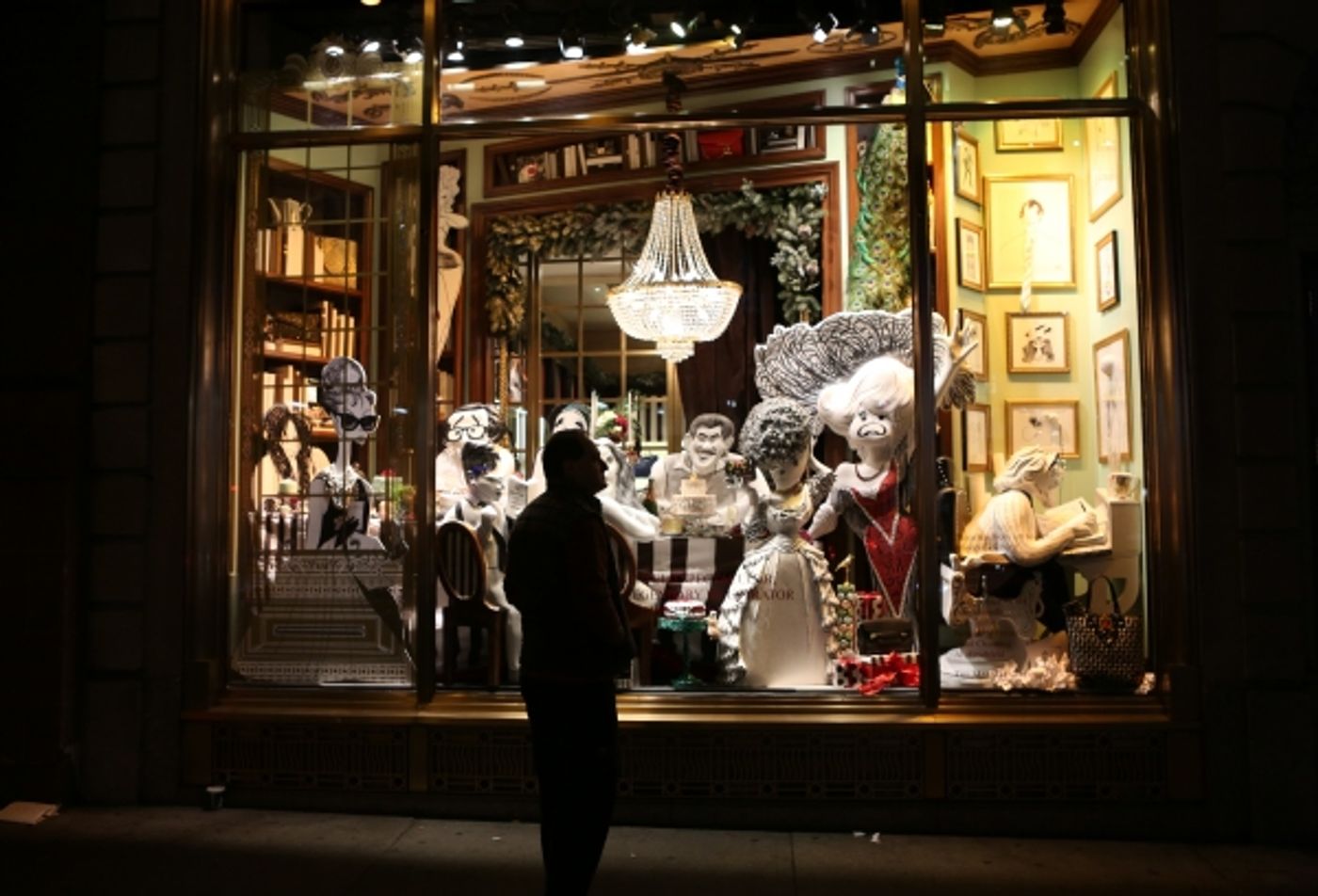 Photo Coverage: Henri Bendel Unveils HIRSCHFELD SPECTACULAR Window Exhibit  Image
