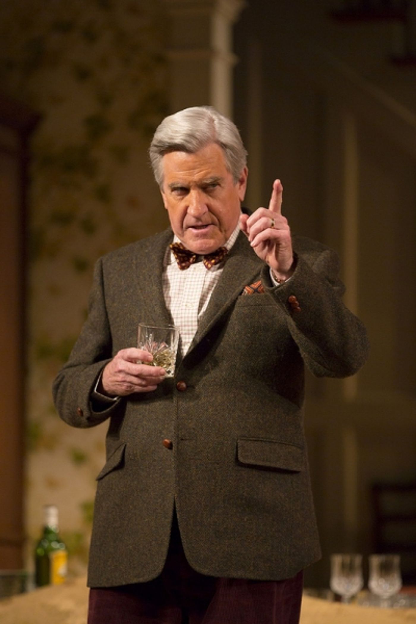 Photo Flash: First Look at James Waterston, Maureen Anderman and More in Huntington's THE COCKTAIL HOUR  Image