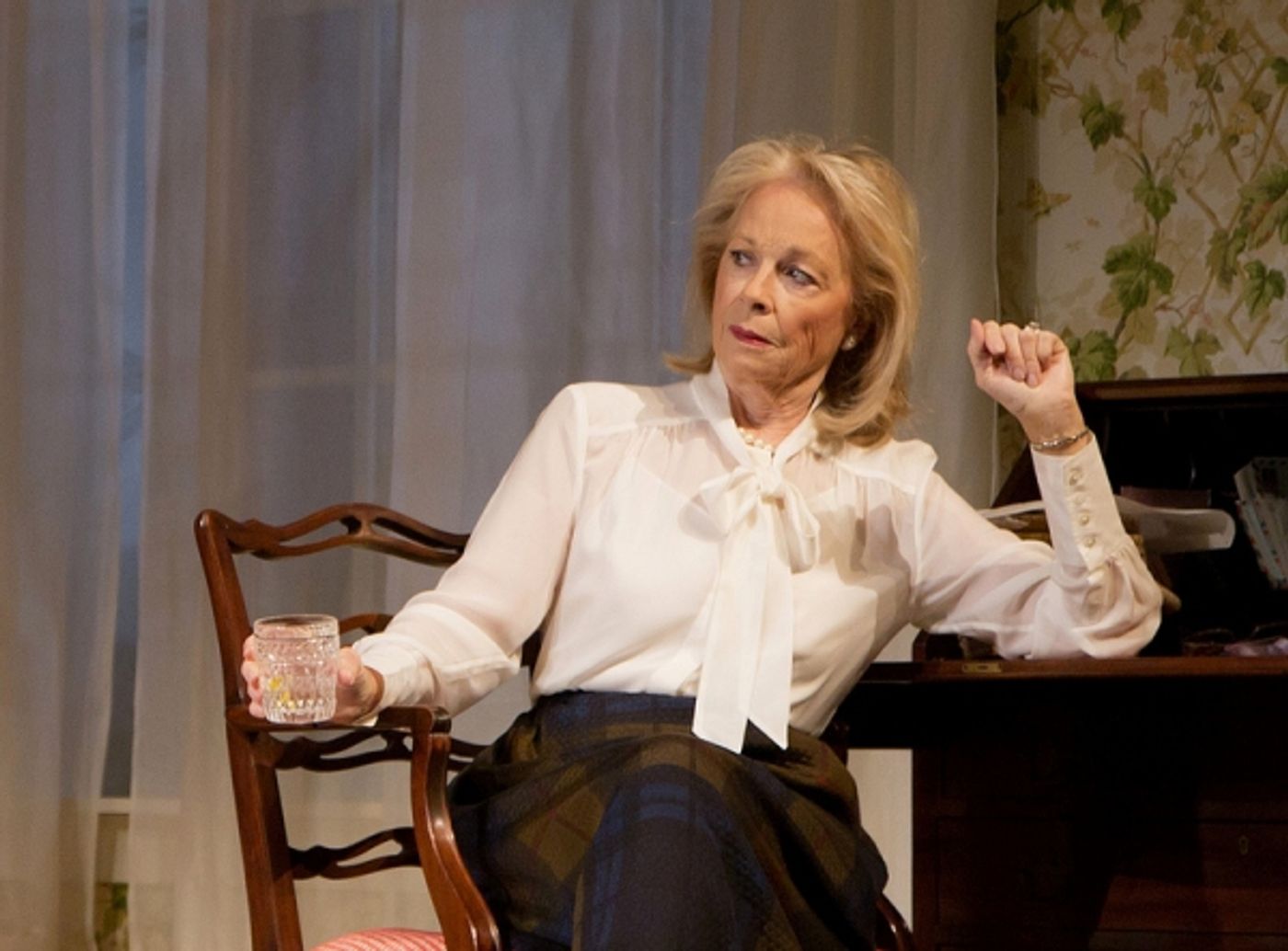 Photo Flash: First Look at James Waterston, Maureen Anderman and More in Huntington's THE COCKTAIL HOUR  Image
