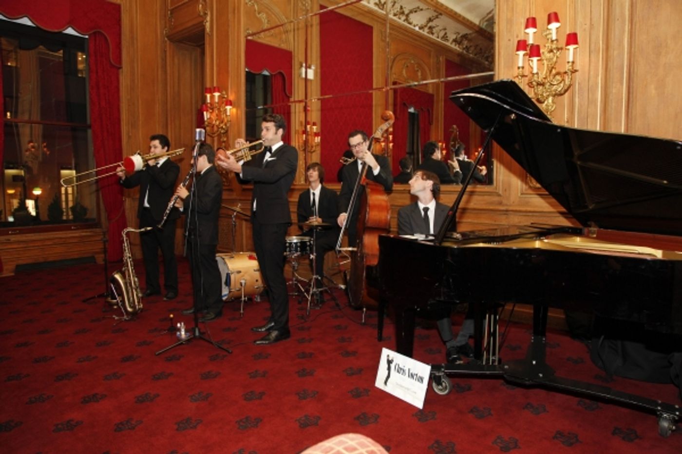 Photo Flash: Joan Rivers, Kelly Rutherford & More Attend NYSPCC's Wine Dinner Image