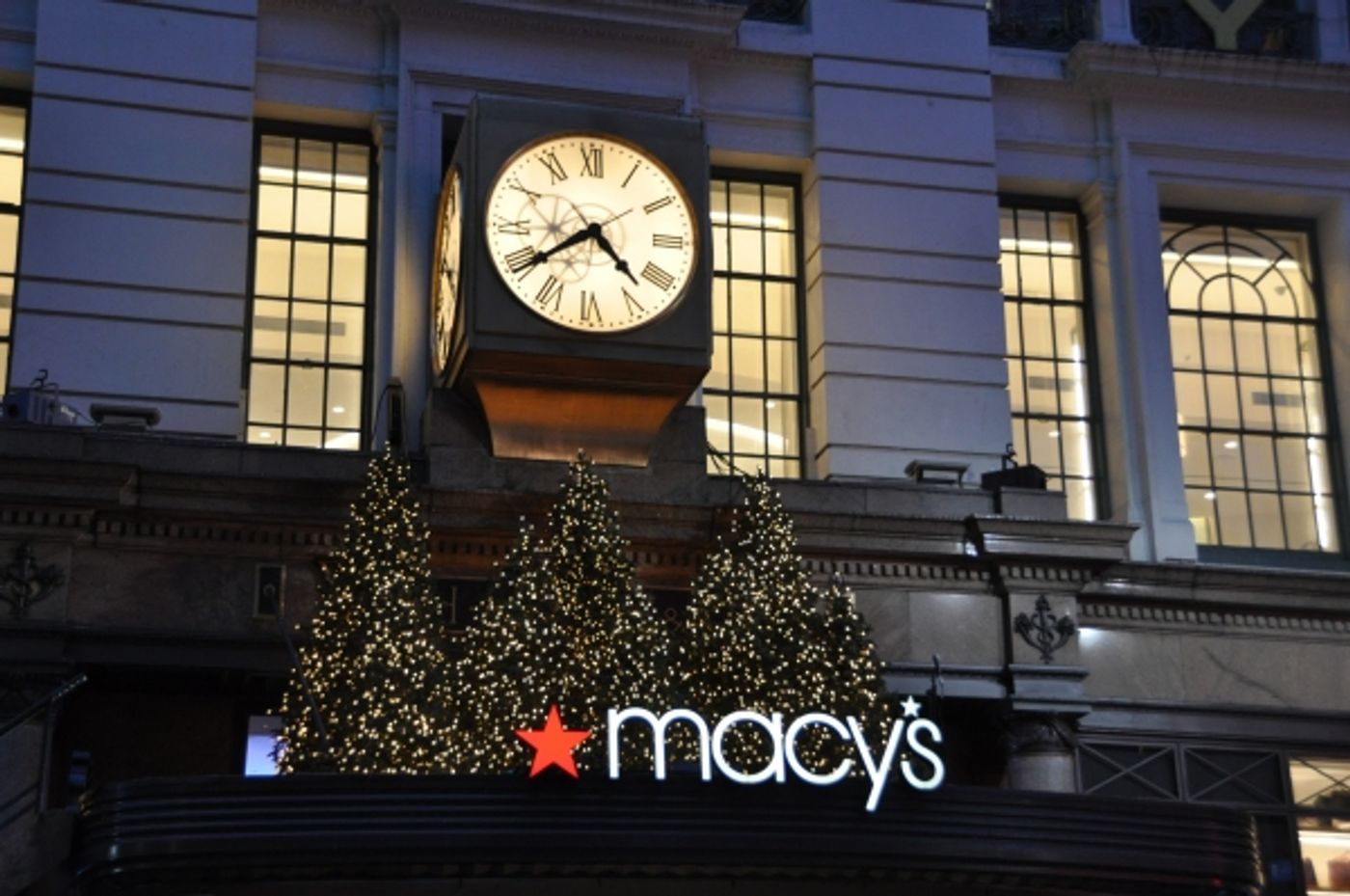 Photo Coverage: Rebecca Luker, Laura Osnes & More Perform at Macy's Christmas Windows Unveiling Image