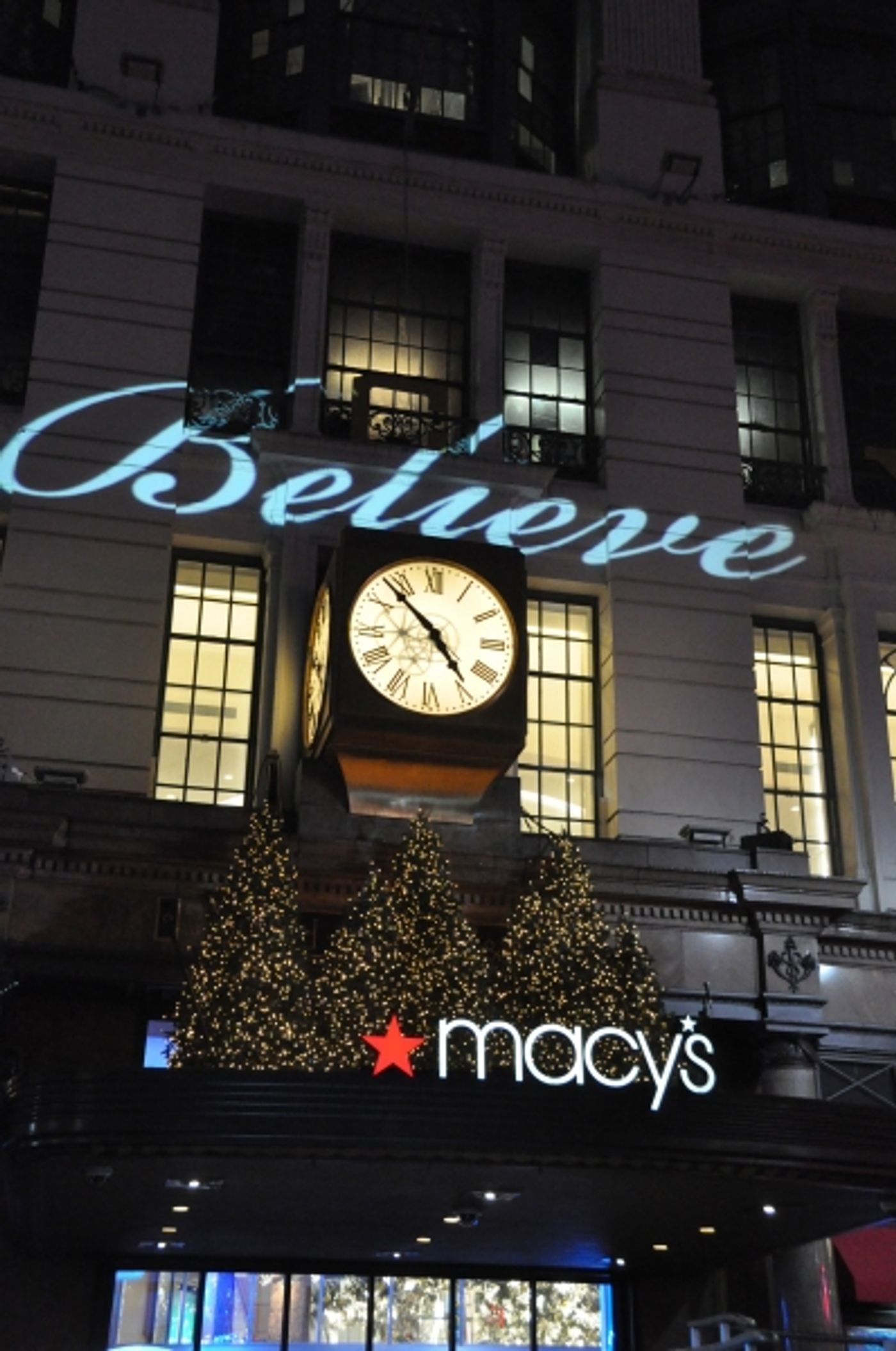 Photo Coverage: Rebecca Luker, Laura Osnes & More Perform at Macy's Christmas Windows Unveiling Image