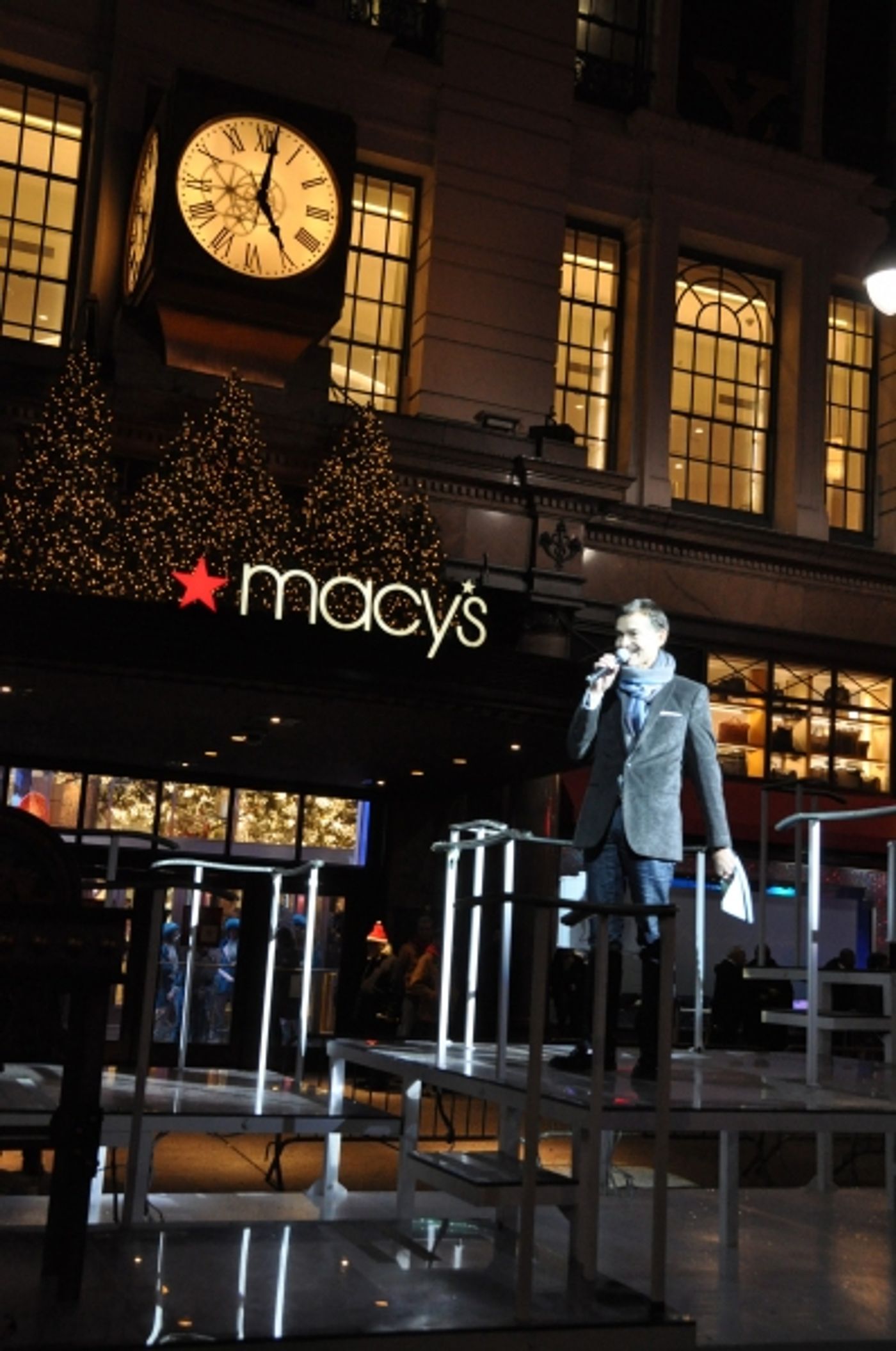 Photo Coverage: Rebecca Luker, Laura Osnes & More Perform at Macy's Christmas Windows Unveiling  Image