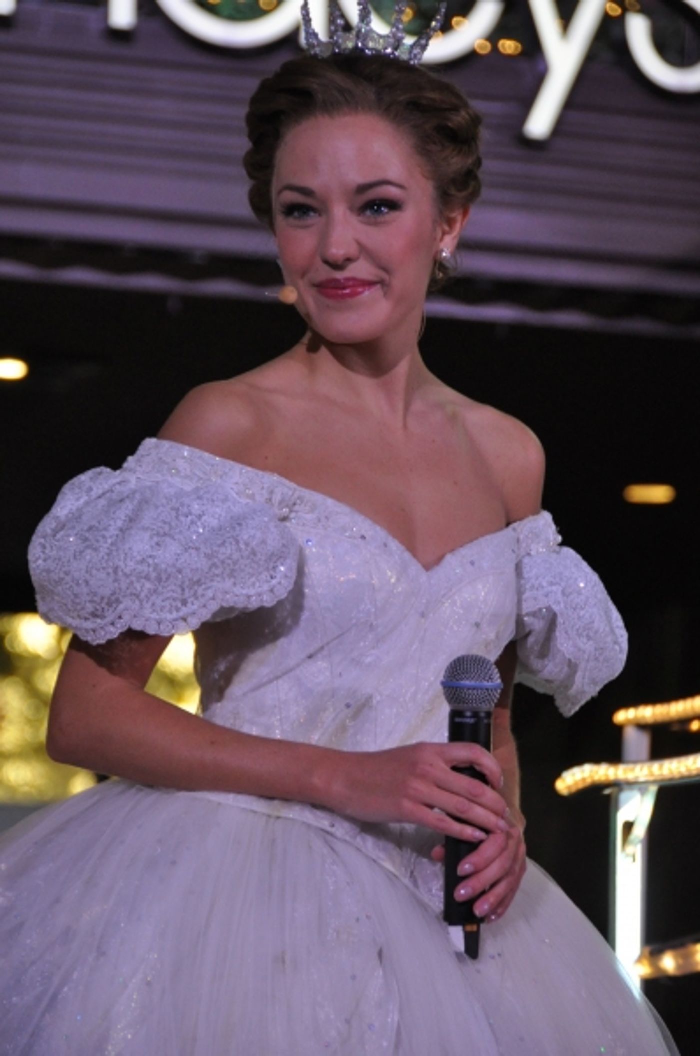 Photo Coverage: Rebecca Luker, Laura Osnes & More Perform at Macy's Christmas Windows Unveiling  Image