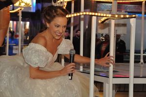 Laura Osnes @ BroadwayWorld Laura Osnes Photo