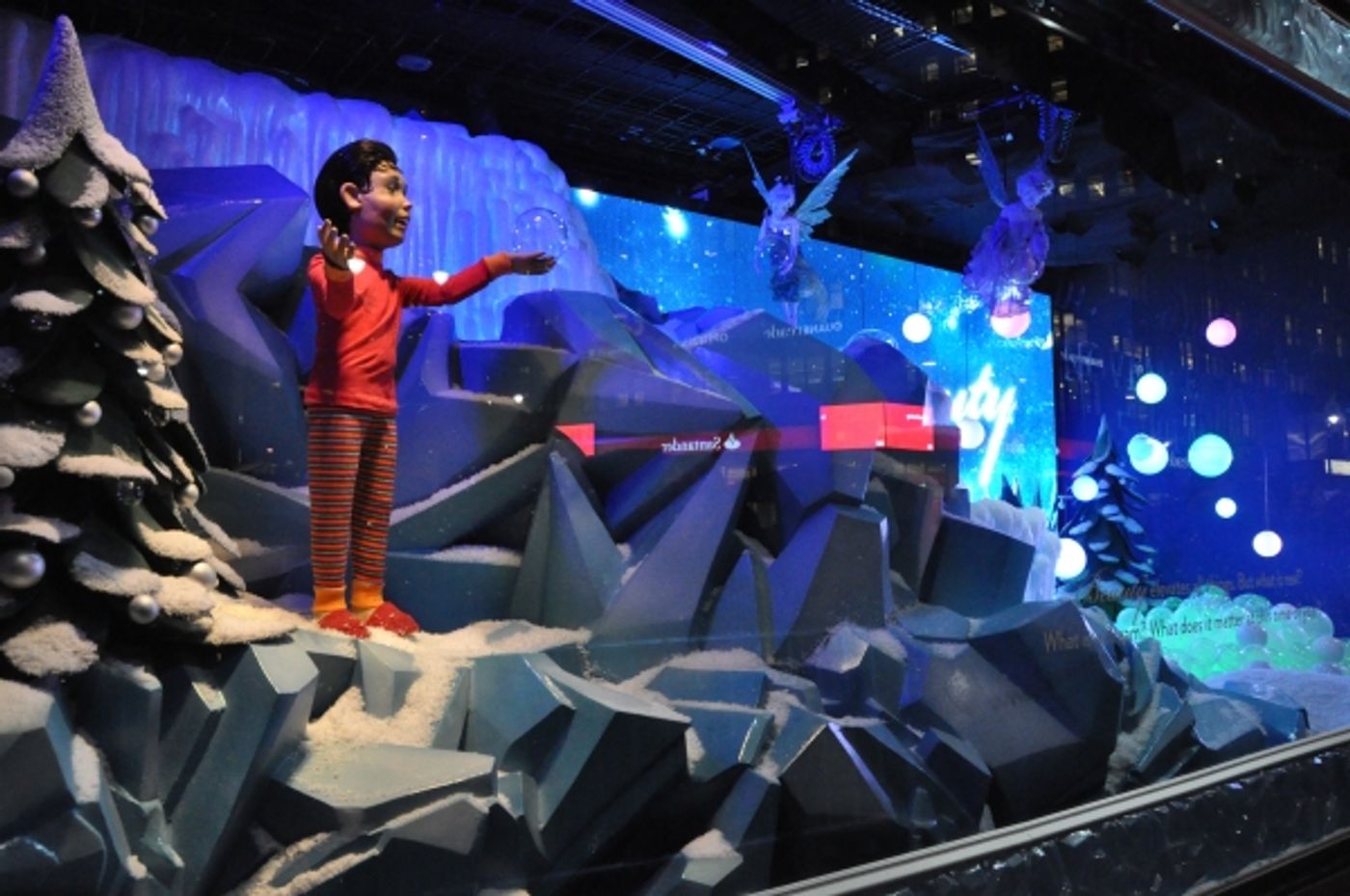 Photo Coverage: Rebecca Luker, Laura Osnes & More Perform at Macy's Christmas Windows Unveiling Image