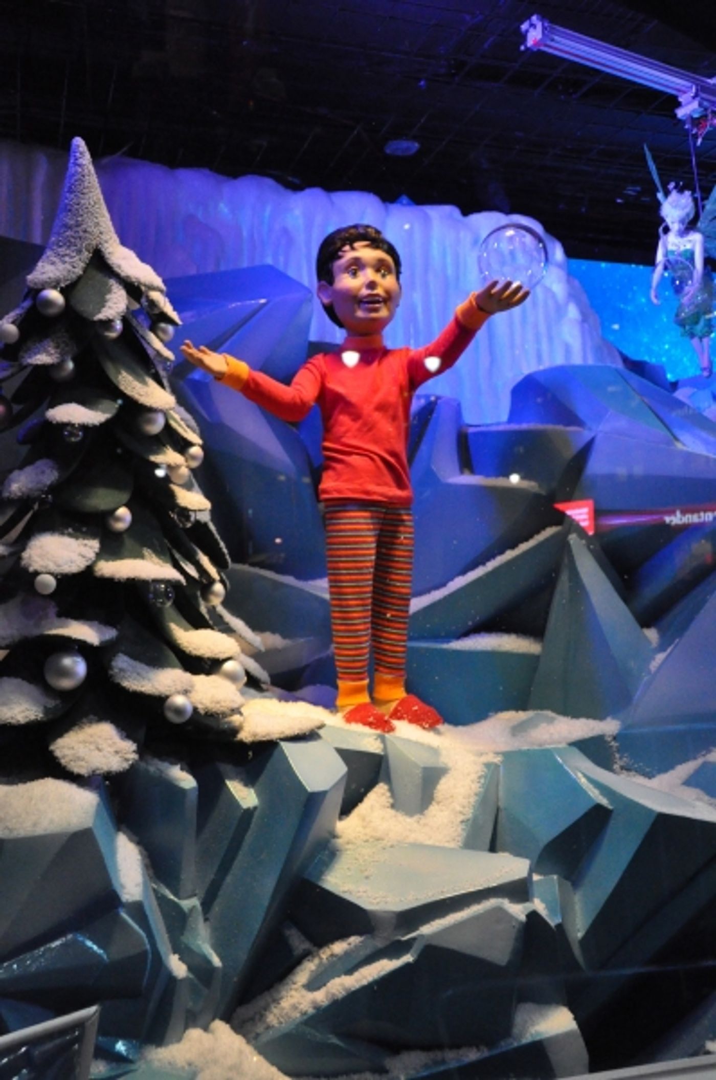 Photo Coverage: Rebecca Luker, Laura Osnes & More Perform at Macy's Christmas Windows Unveiling Image