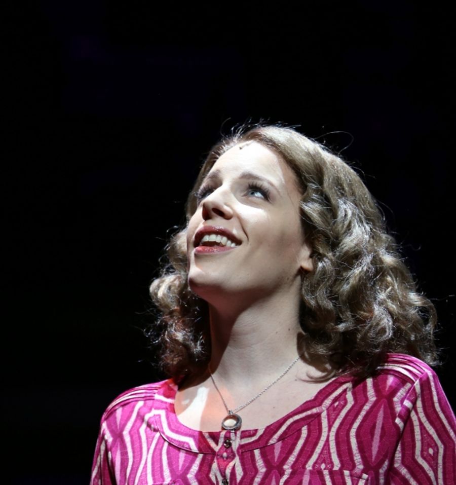 Photo Coverage: Sneak Peek at Jessie Mueller and More in BEAUTIFUL: THE CAROLE KING MUSICAL! Image