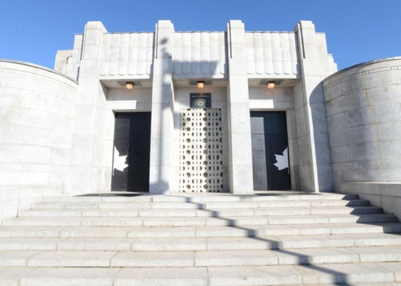 Photo Flash: NYC PARKS CUTS RIBBON ON RENOVATED WILLIAMSBRIDGE OVAL RECREATION CENTER Photo Flash: NYC PARKS CUTS RIBBON ON RENOVATED WILLIAMSBRIDGE OVAL RECREATION CENTER Image