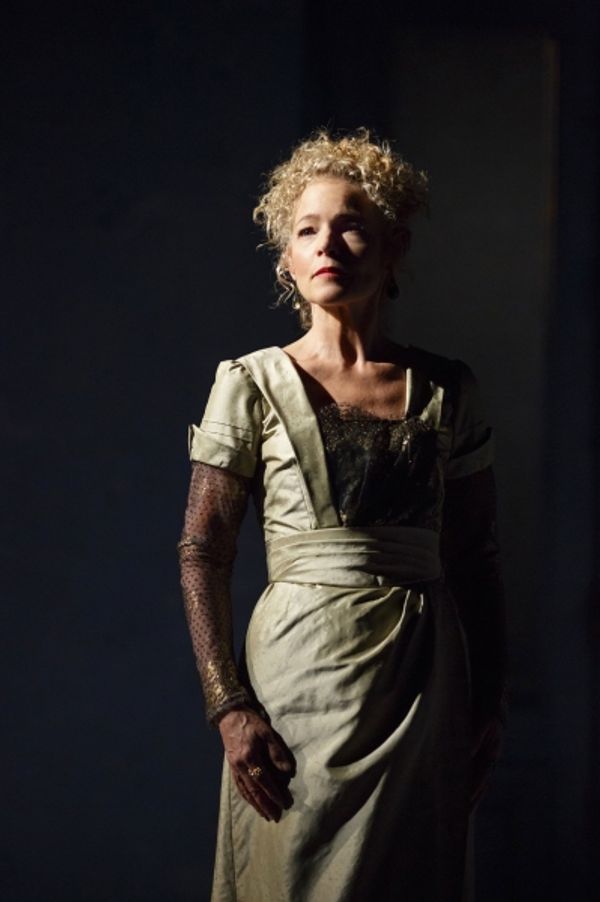 Amy Irving Photo