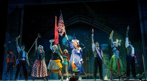 Stephen Matthews as Dame Nettie Knowall and company Photo