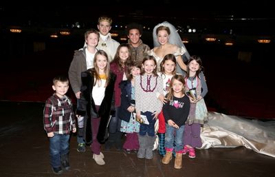 Laura Osnes and Santino Fontana with The ''Duck Dynasty'' Robertson Family Photo