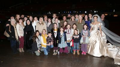Laura Osnes and Santino Fontana with The ''Duck Dynasty'' Robertson Family Photo