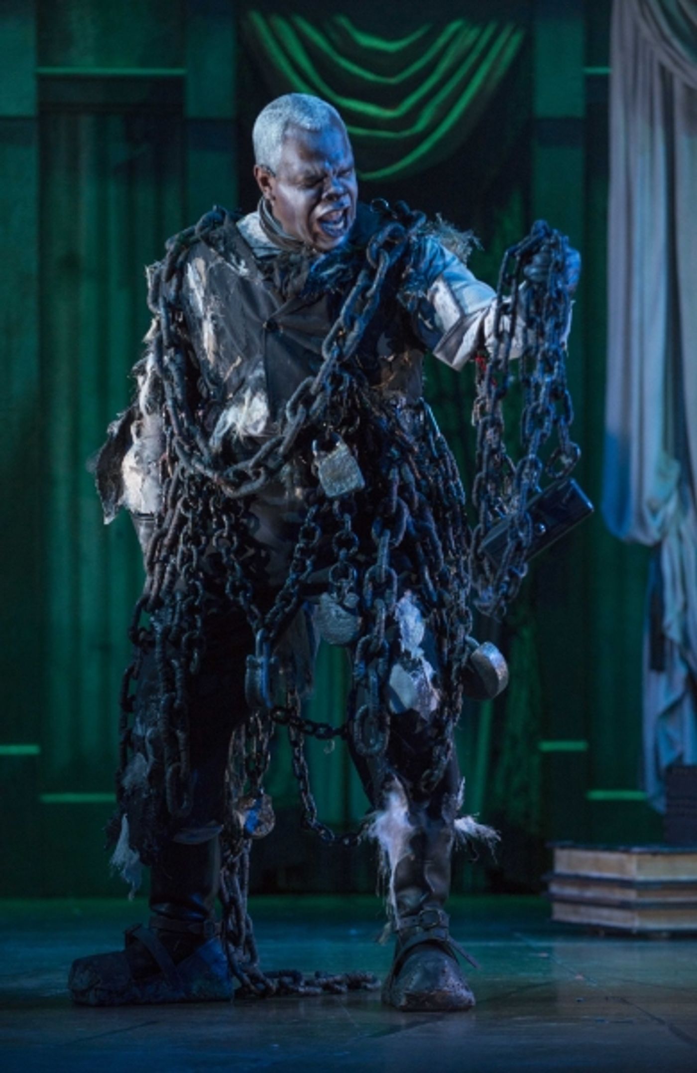 Photo Flash: First Look at Craig Wallace, Christopher Donahue and More in Milwaukee Rep's A CHRISTMAS CAROL  Image