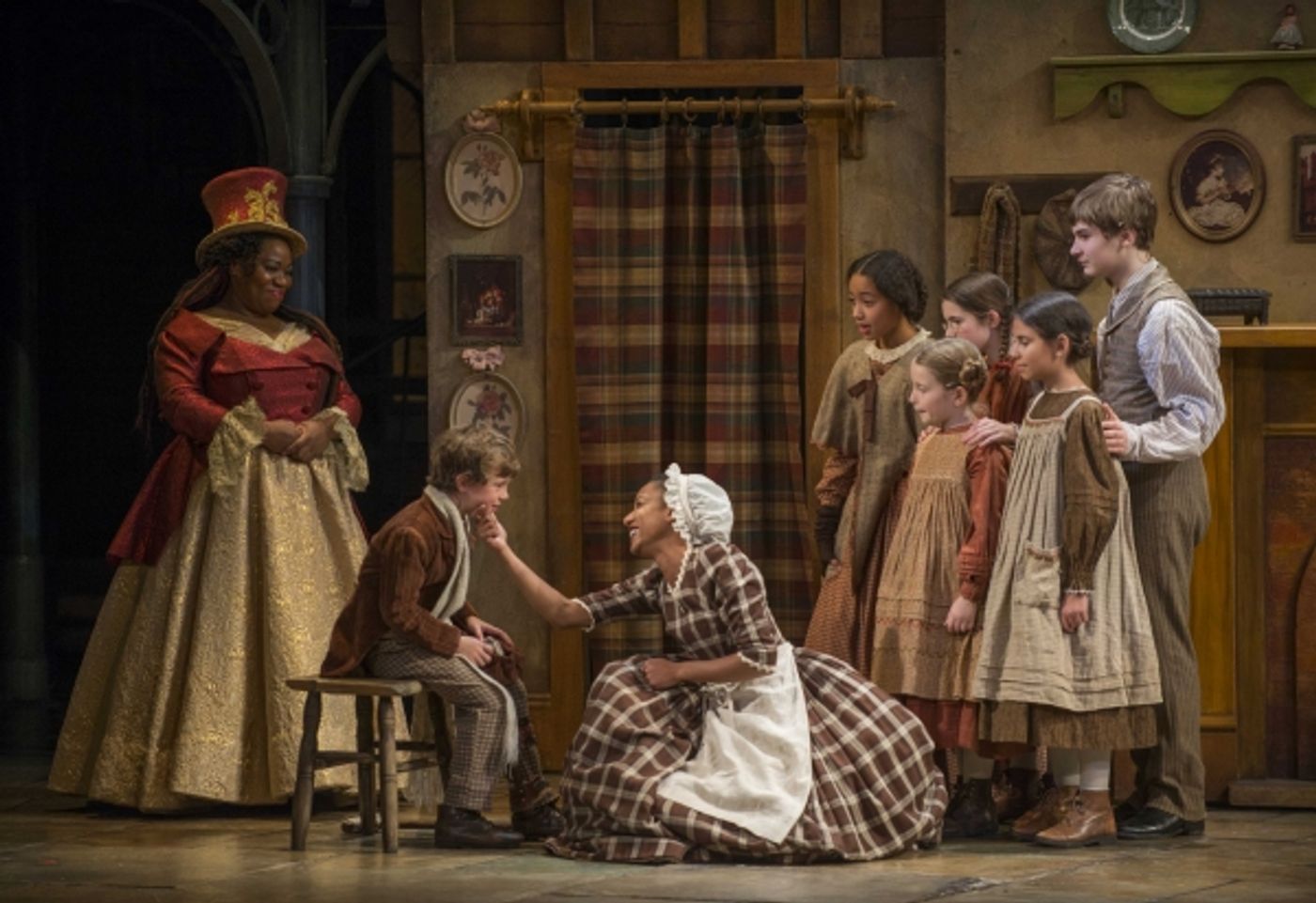 Photo Flash: First Look at Craig Wallace, Christopher Donahue and More in Milwaukee Rep's A CHRISTMAS CAROL  Image