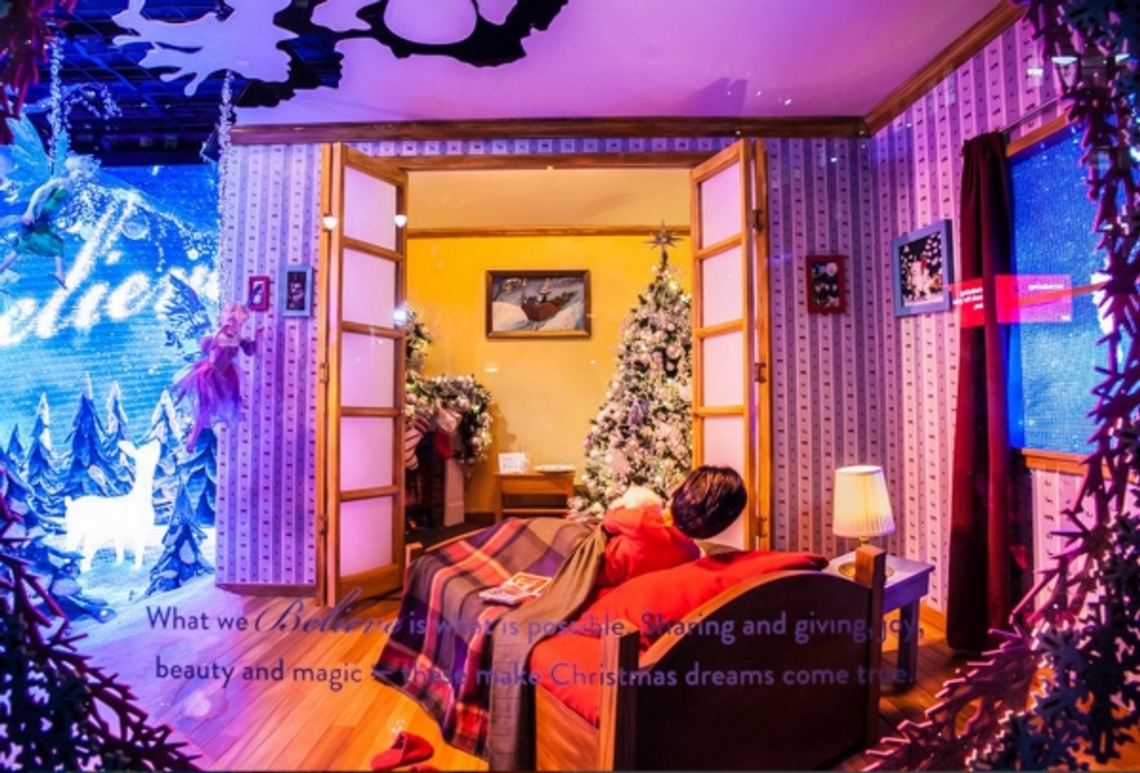 Photo Coverage: Macy's Holiday Windows — photo 3 of 12