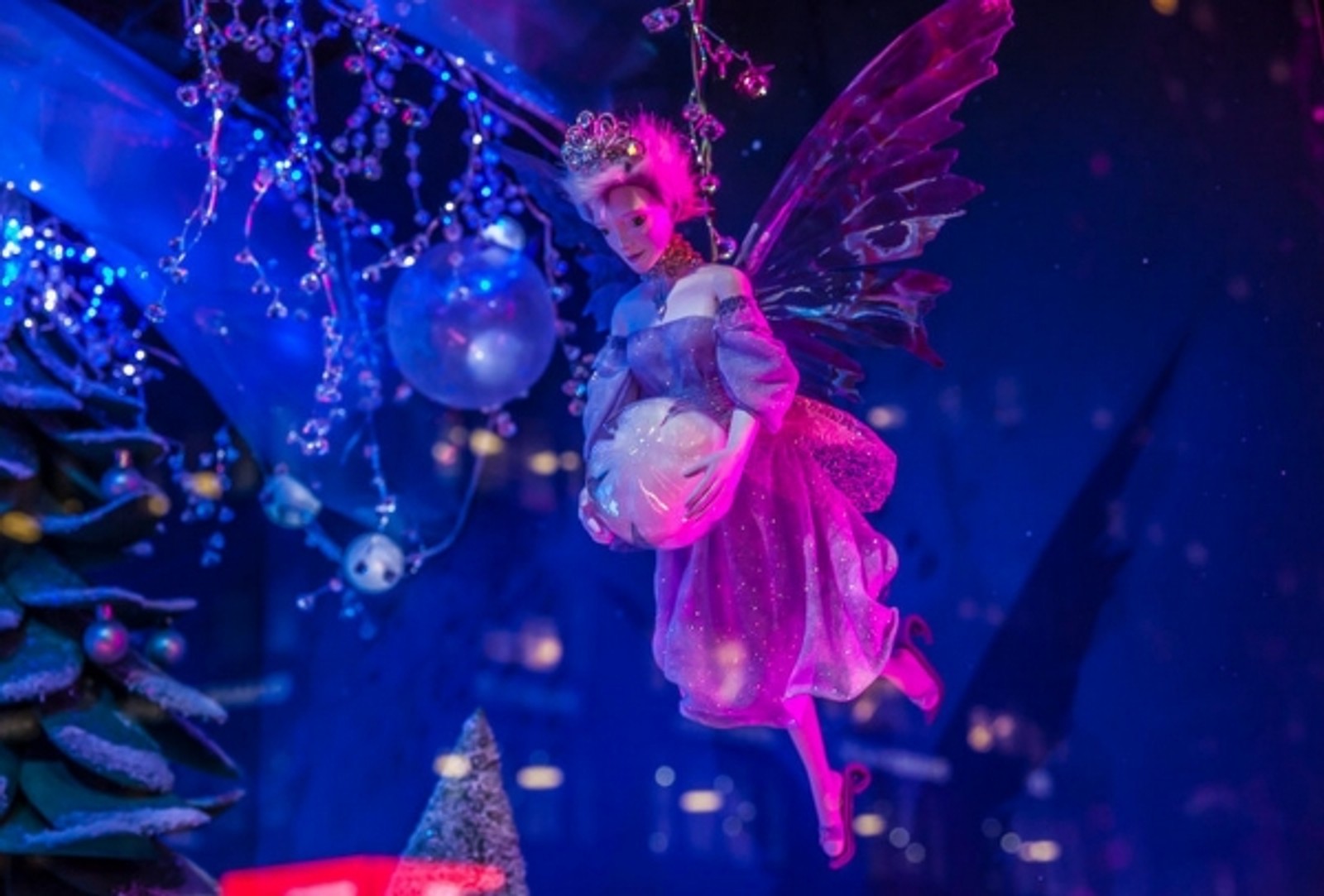 Photo Coverage: Macy's Holiday Windows — photo 7 of 12