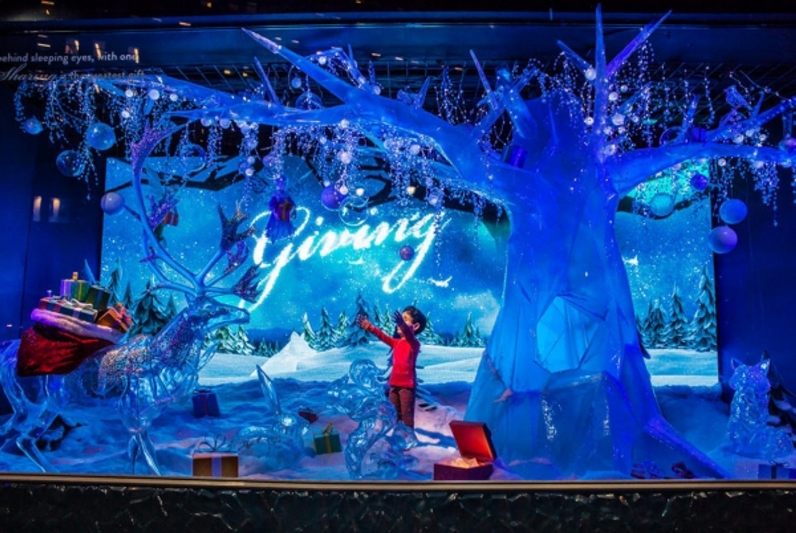 Photo Coverage: Macy's Holiday Windows — photo 10 of 12
