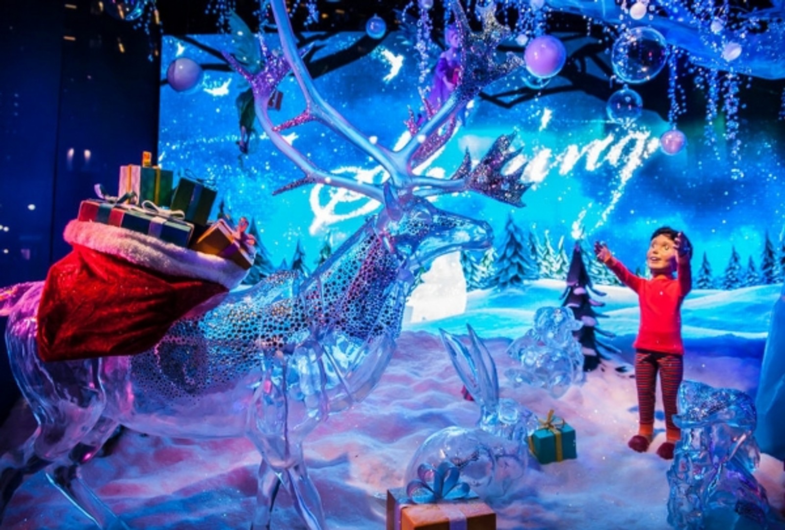 Photo Coverage: Macy's Holiday Windows — photo 11 of 12