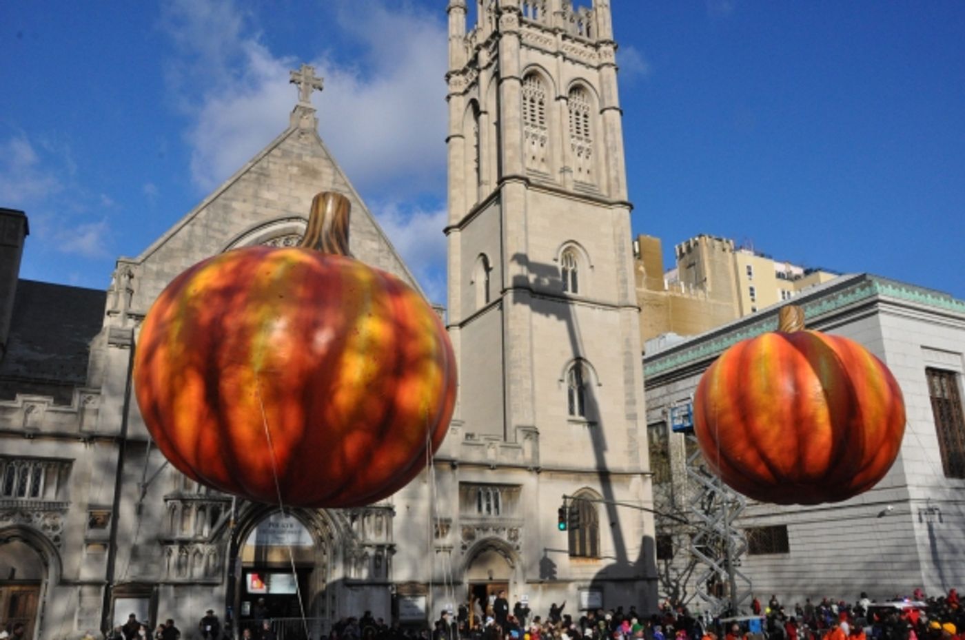Photo Coverage: Hilty, Chenoweth & More at Macy's 87th Annual Thanksgiving Day Parade  Image