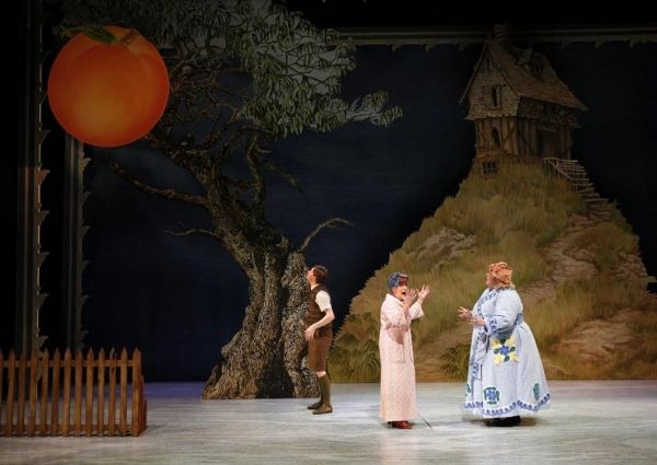 Mike Spee, Jayne Muirhead and Julie Briskman Photo