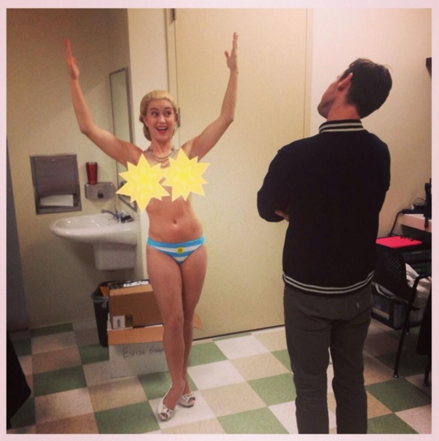 Photo Flash: Saturday Intermission Pics - Nov. 30 - Part 2 - THE PHANTOM OF THE OPERA Tour Cast Parades Paper Faces; Plus BIG FISH, CINDERELLA & More!  Image