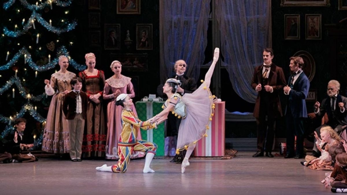 Jenelle Manzi and Likolani Brown as the Harlequin and Columbine at 