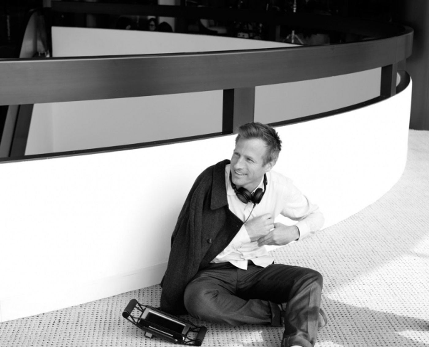 Photo Flash: First Look - Joaquin Phoenix, Amy Adams and More in Spike Jonze's HER Photo Flash: First Look - Joaquin Phoenix, Amy Adams and More in Spike Jonze's HER Image