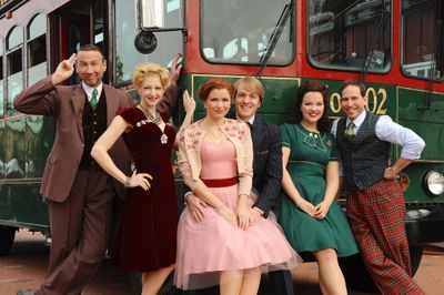 Jay Russell, Lauren Molina, Chelsea Packard, Geoff Packard, Victoria Cook and Garth K Photo