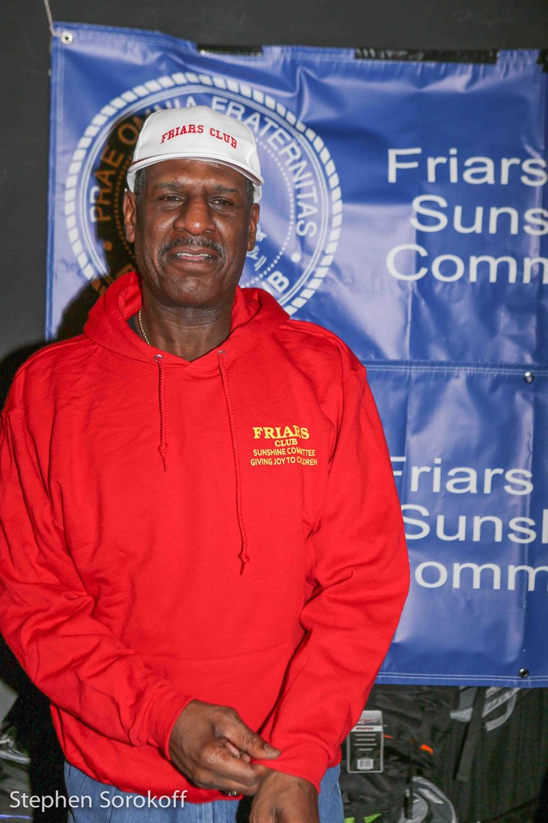 Photo Coverage: Friars Club Hosts Holiday Party for NYC Underprivileged Children — photo 3 of 16