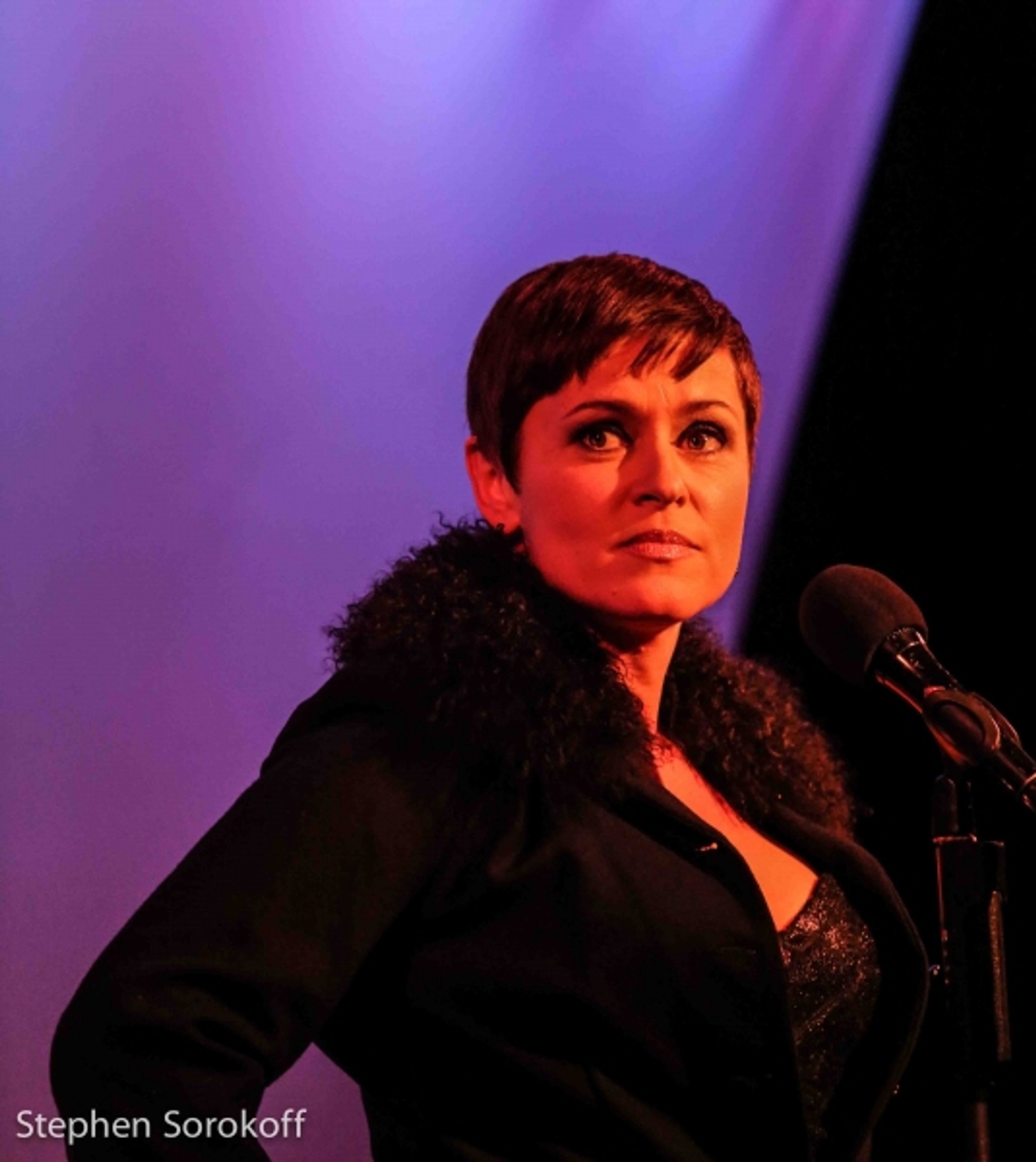 Photo Coverage: Cynthia Farrell Brings FOR REAL 2.0 to Metropolitan Room — photo 1 of 12